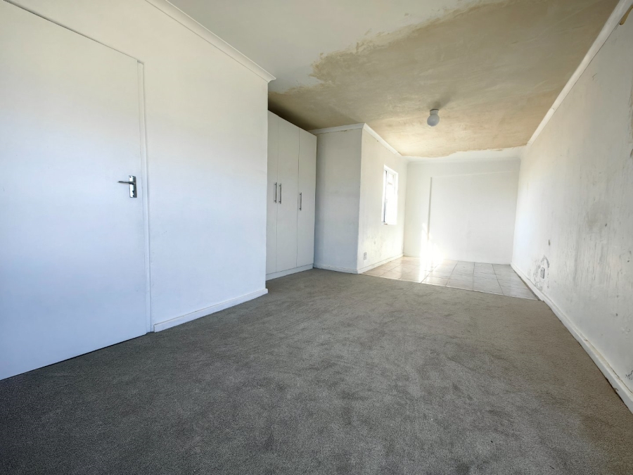 4 Bedroom Property for Sale in Lavender Hill Western Cape